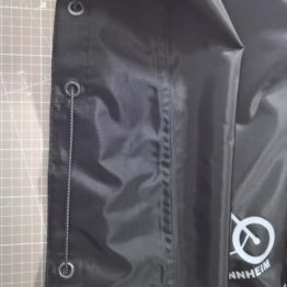 Custom made Abdeckung für Ladefläche oder Box schwarz mit reflektierendem Druck